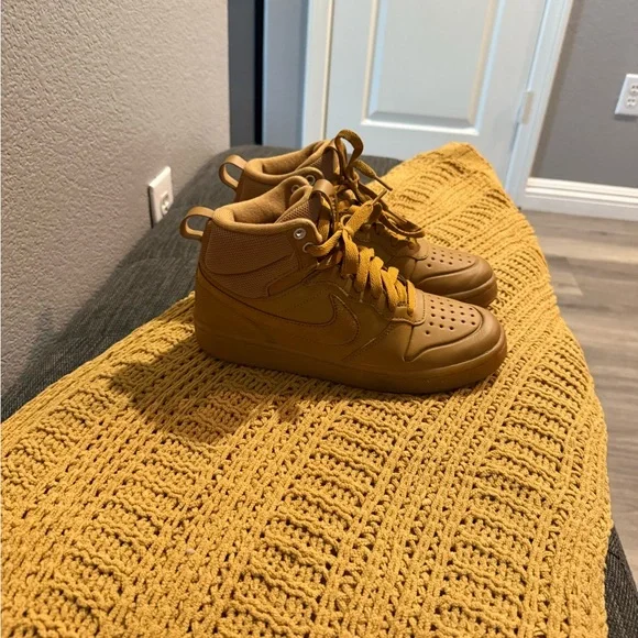 Nike Air Force One Mid Kids size 4.5Y Tan - Picture 2 of 6